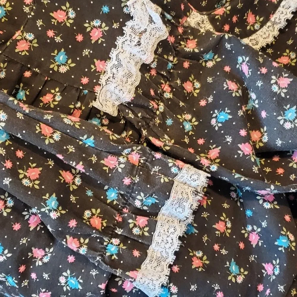 Vintage Winnie The Pooh Size 5 Black‎ Floral Prairie Dress Lace Trim Longsleeve